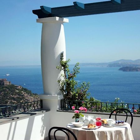 La Pergola Del Torchio Bed & Breakfast อีสเกีย ภายนอก รูปภาพ